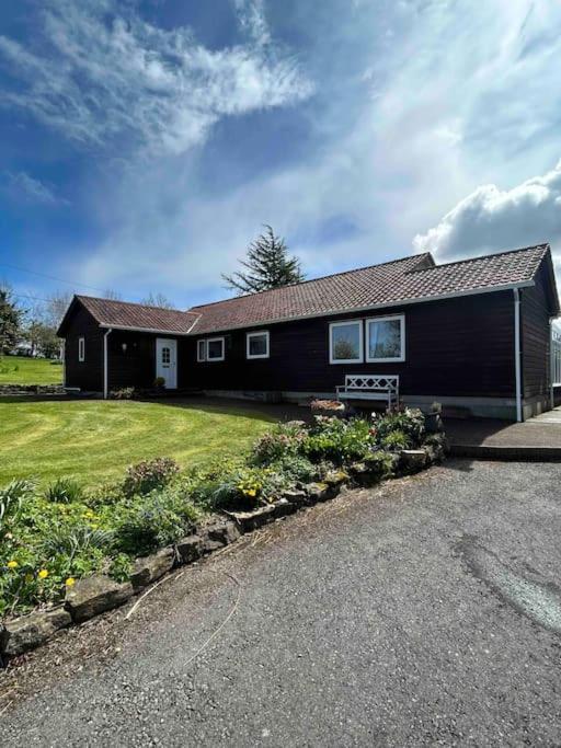 Wooden Cottage With Lake View Enniskillen Zewnętrze zdjęcie